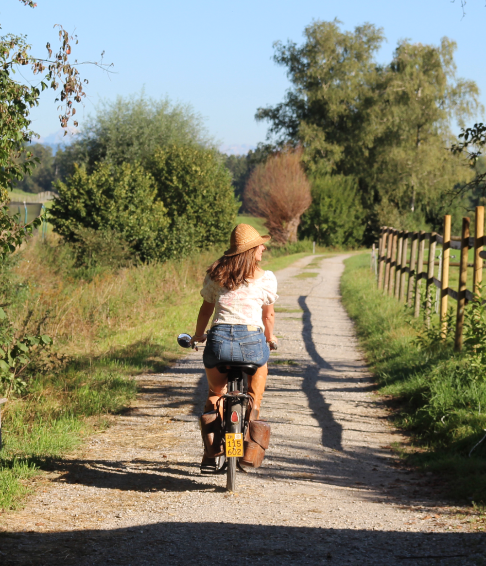 Christine Woolgar mit dem Velosolex — Region Knonauer Amt